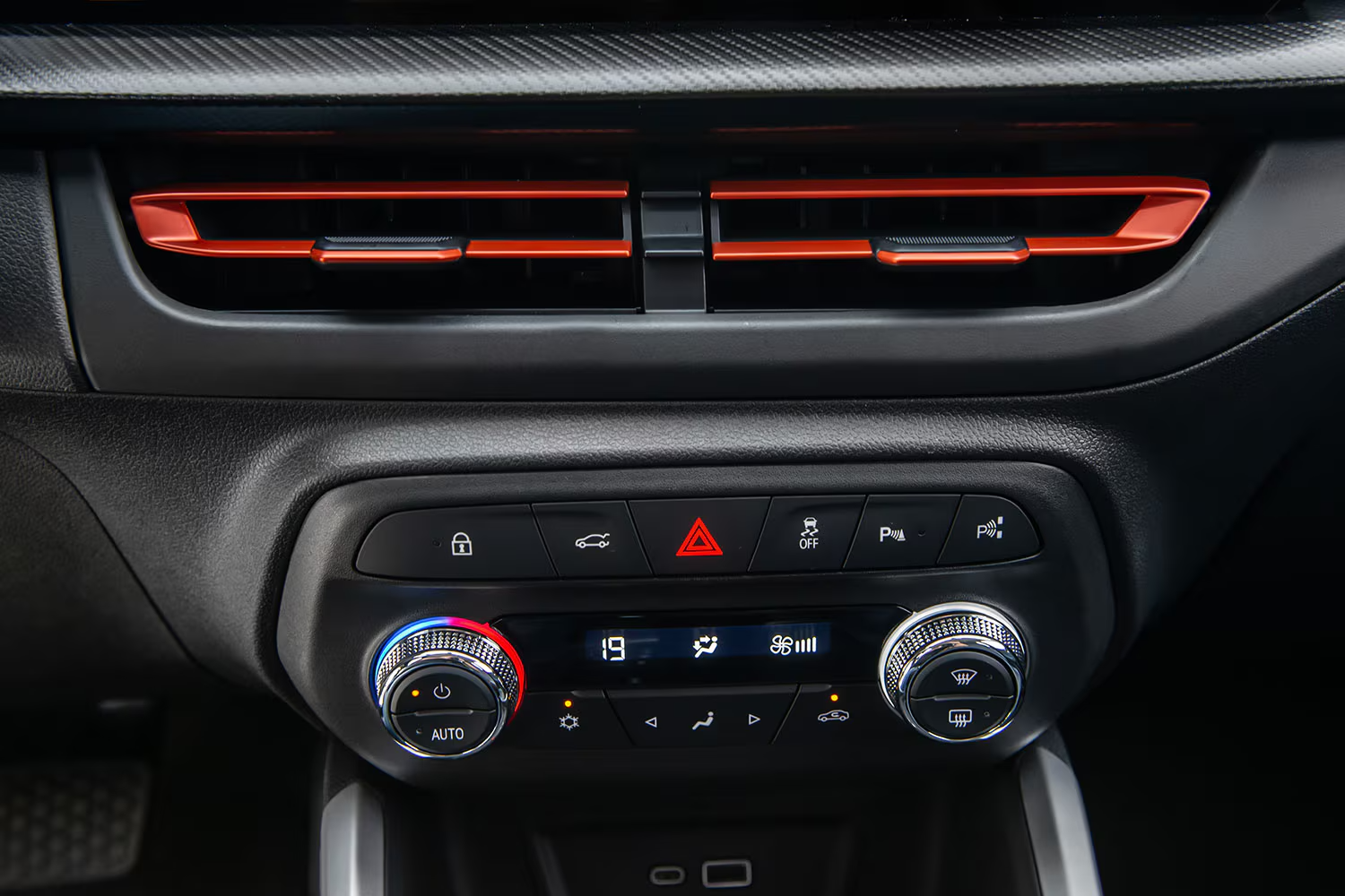 Aire acondicionado digital con control de temperatura / climatizador - Concesionario Chevrolet en Colombia | Vehículos Nuevos y Usados | Continautos