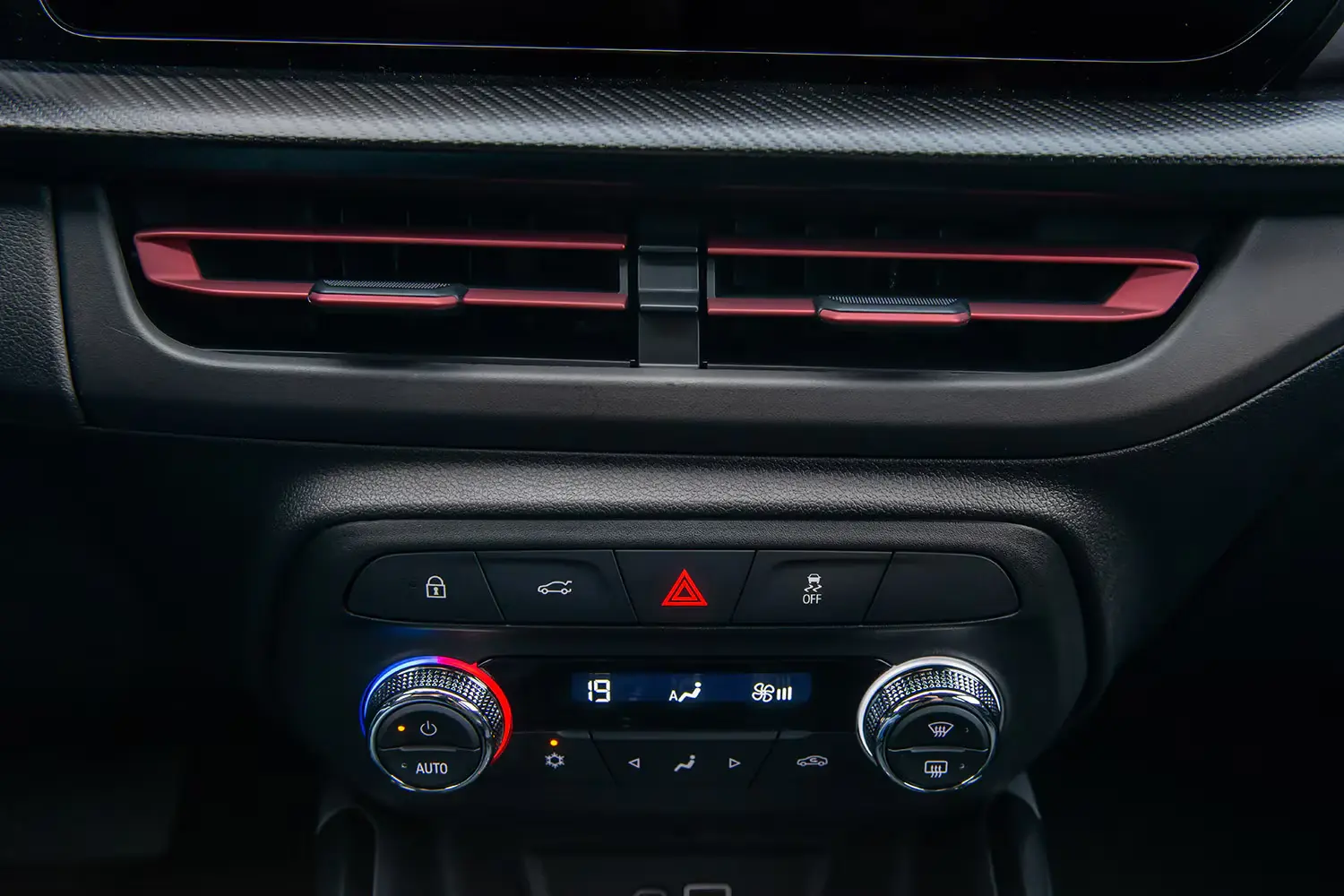 Aire acondicionado digital con control de temperatura / climatizador - Concesionario Chevrolet en Colombia | Vehículos Nuevos y Usados | Continautos