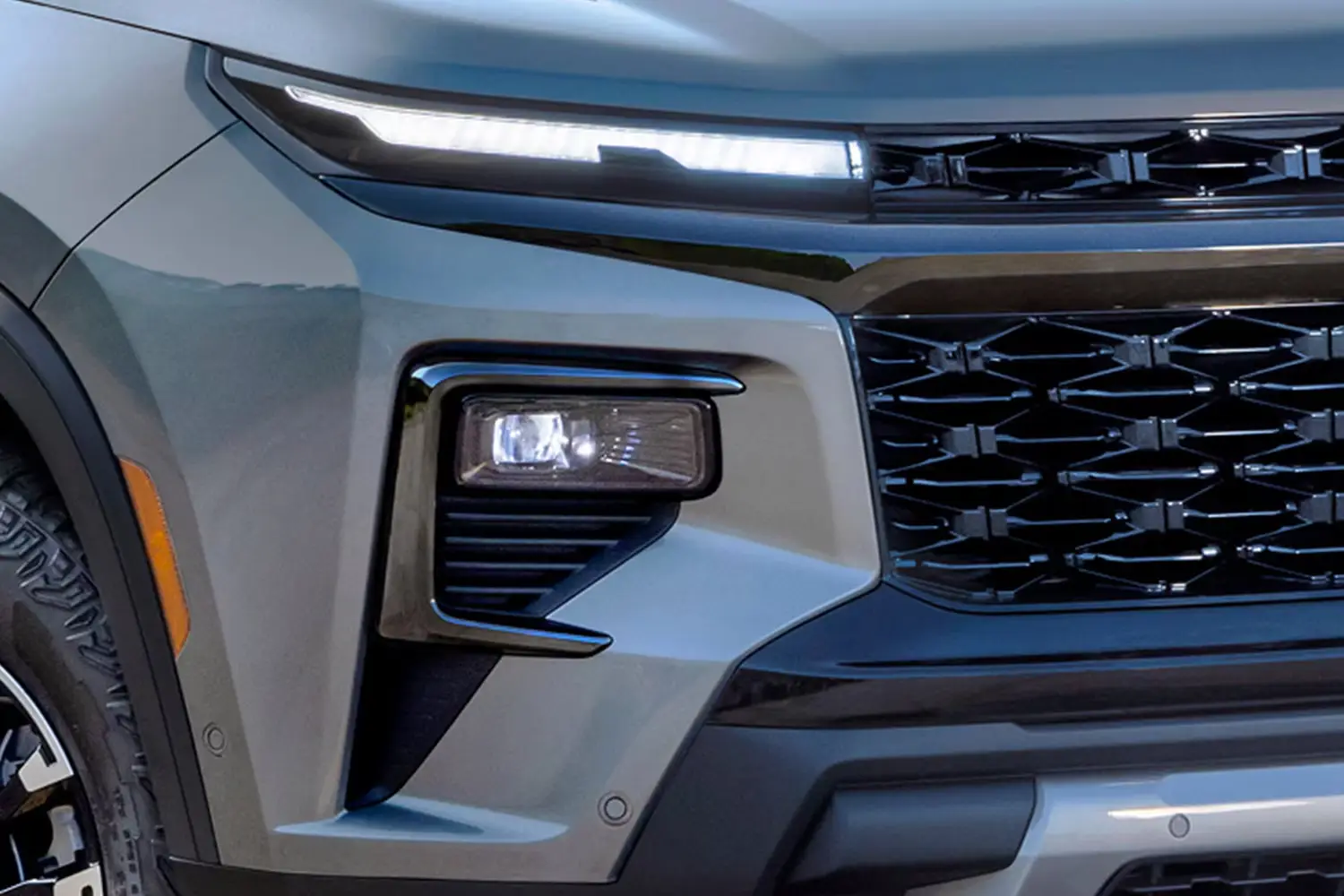 Faros LED con IntelliBeam® con encendido y apagado automático - Concesionario Chevrolet en Colombia | Vehículos Nuevos y Usados | Continautos