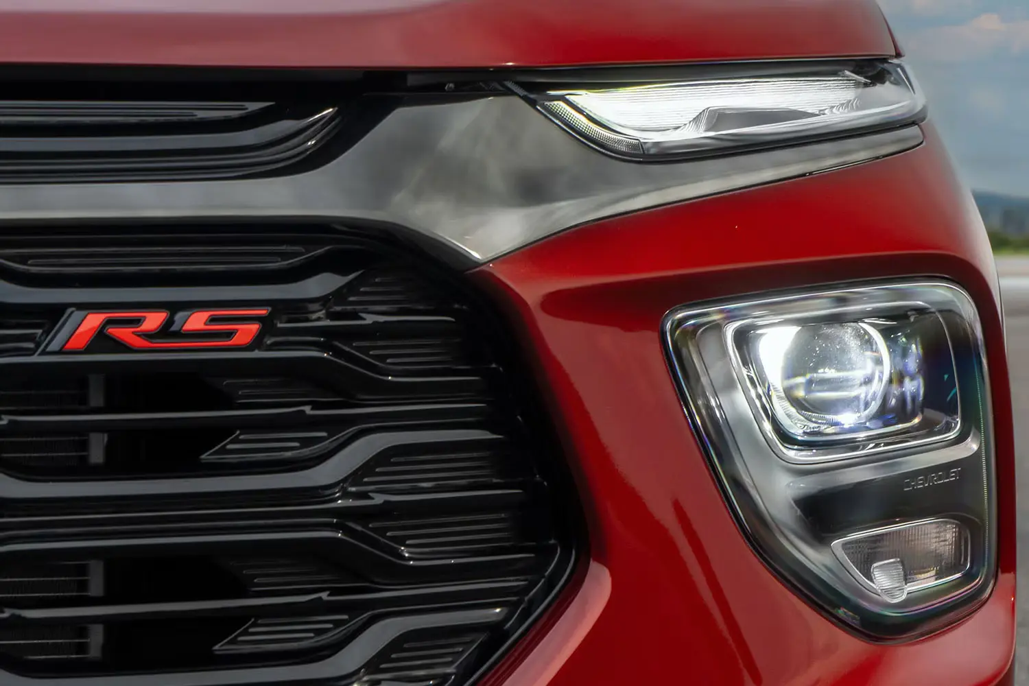 Parrilla delantera con acabado negro brillante - Concesionario Chevrolet en Colombia | Vehículos Nuevos y Usados | Continautos